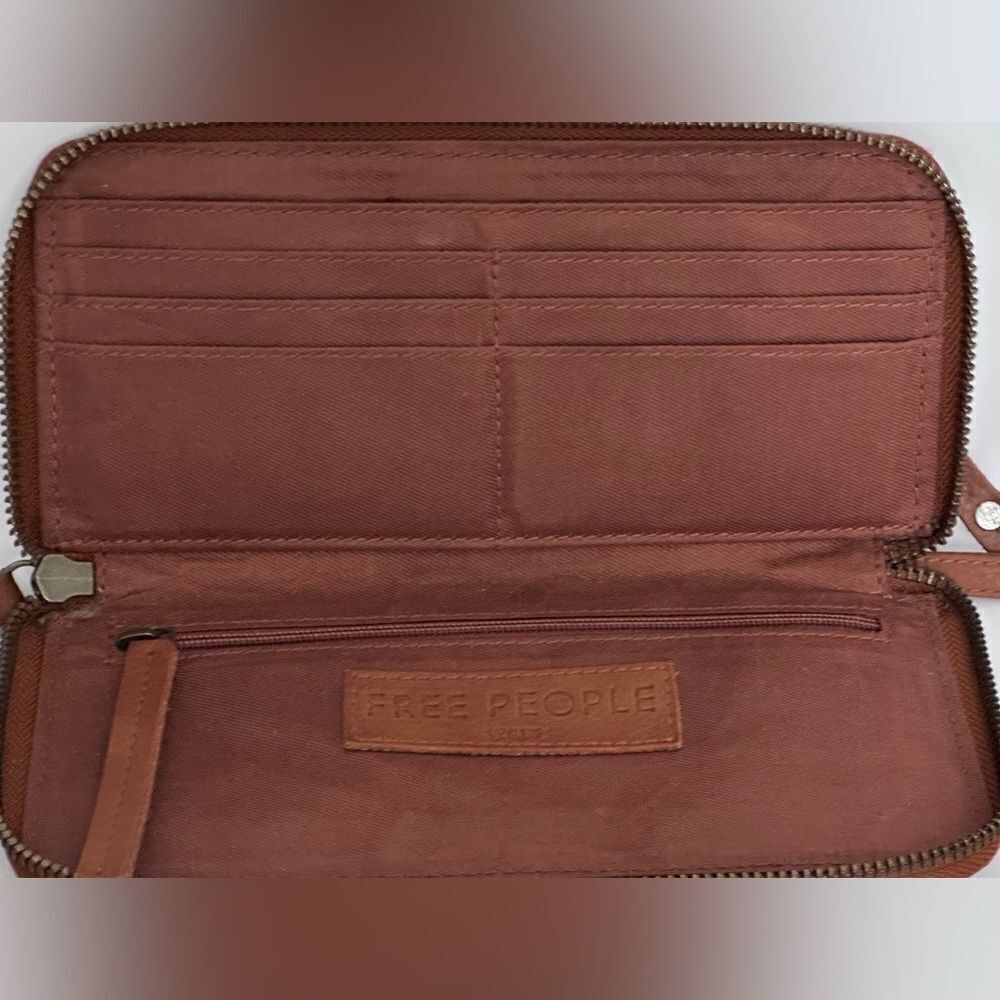 Free People Wallet Brown Distressed Vegan Leather Wristlet Strap Zip Closure - Picture 3 of 12